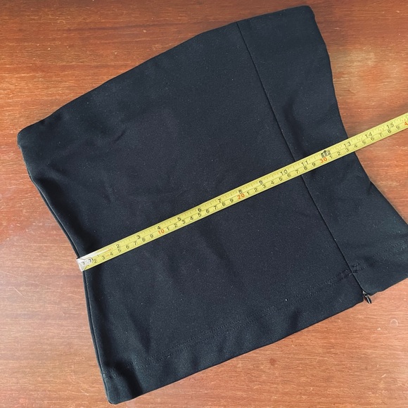 RARE | Crop Top with Back Accent Embroidery - Picture 5 of 14